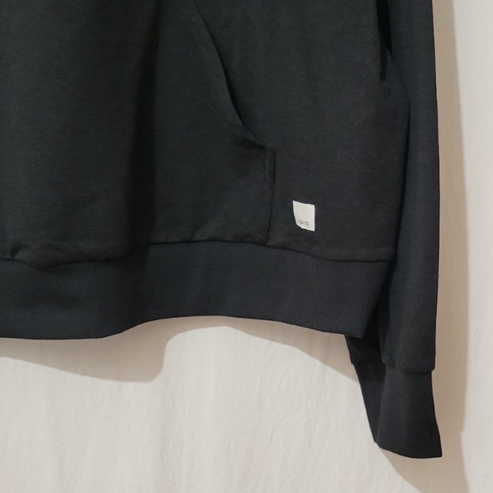 Unworn Vuori Women's Sweatshirt Halo Modern Pullover Hoodie in Black - Picture 7 of 11